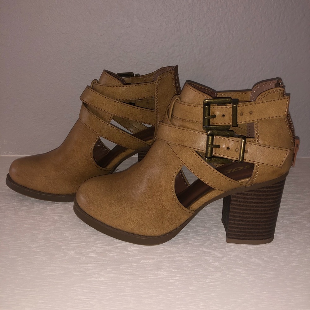 Really cute close toe boot heels